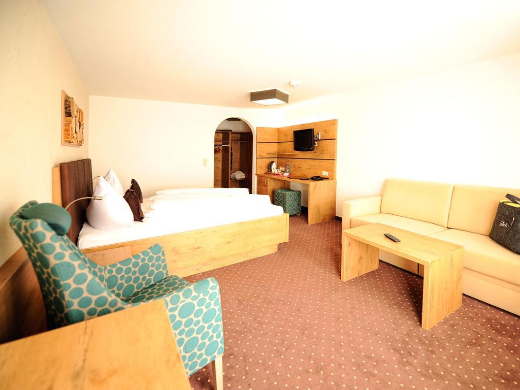 Hotel Roeck Garni Fiss Kültér fotó