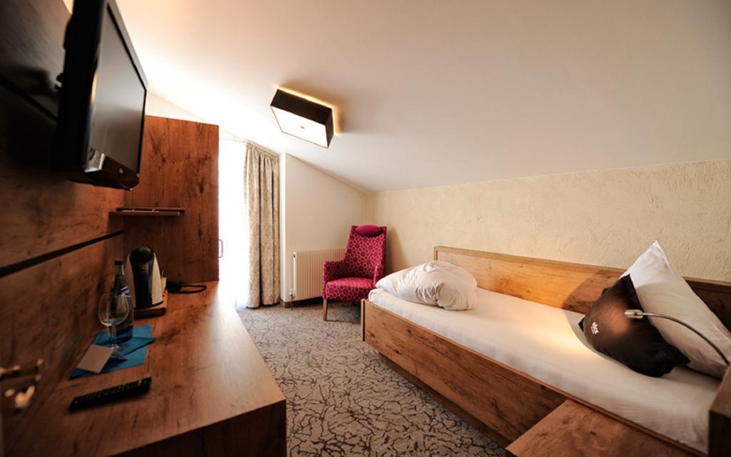 Hotel Roeck Garni Fiss Kültér fotó