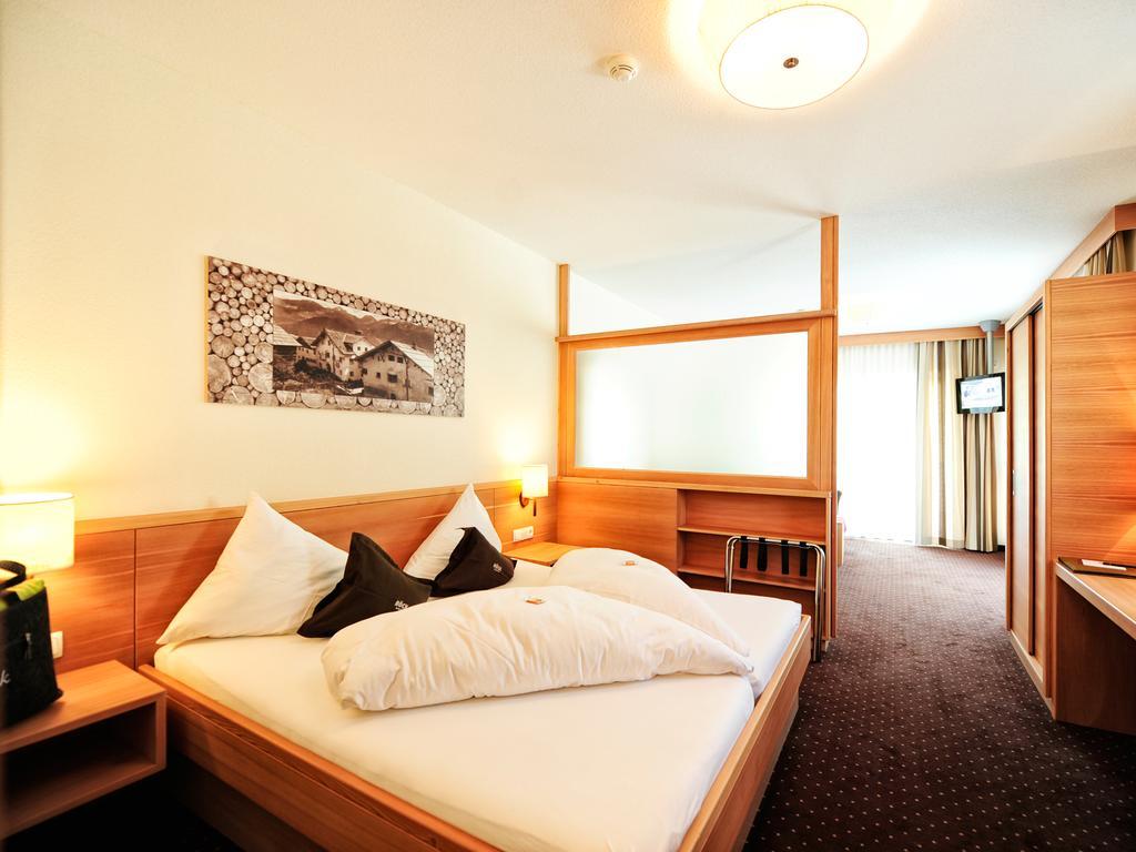 Hotel Roeck Garni Fiss Kültér fotó