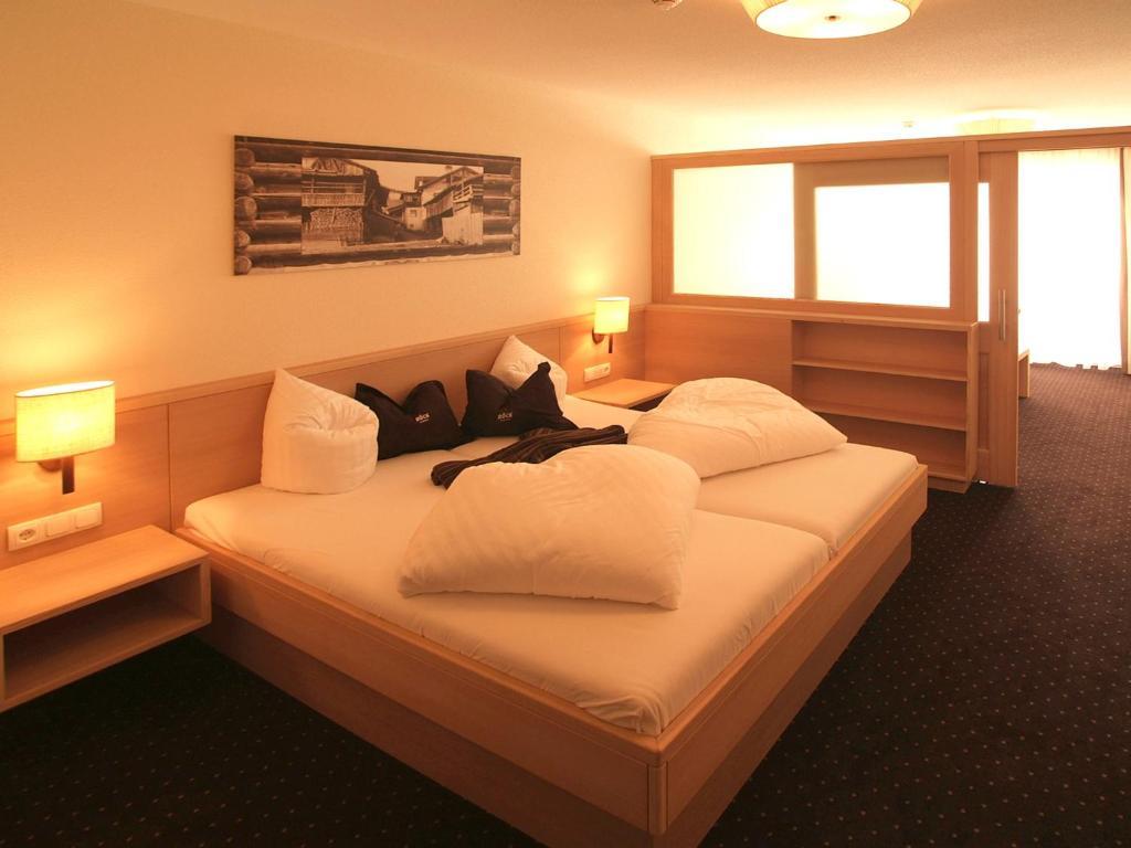 Hotel Roeck Garni Fiss Szoba fotó