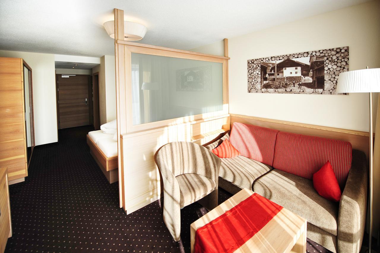 Hotel Roeck Garni Fiss Kültér fotó