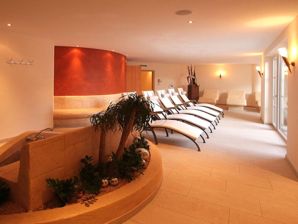 Hotel Roeck Garni Fiss Kültér fotó